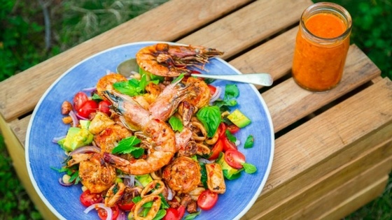 Suzuki_Peri-peri prawn, Calamari and chickpea salad