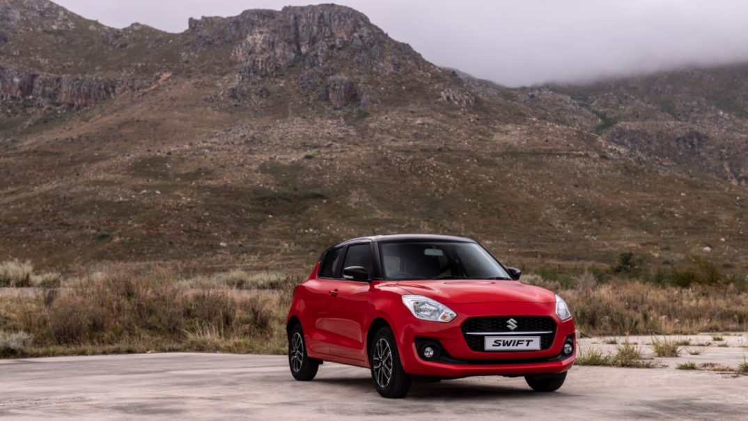 Red Suzuki Swift MC 2021