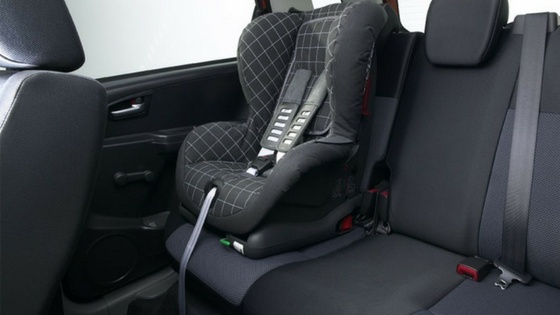 put in an ISOFIX car seat [infographic 